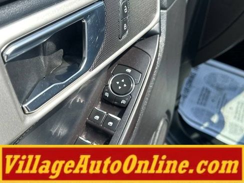 Used 2020 Ford Explorer XLT w/ Equipment Group 202A AWD/4WD image 12