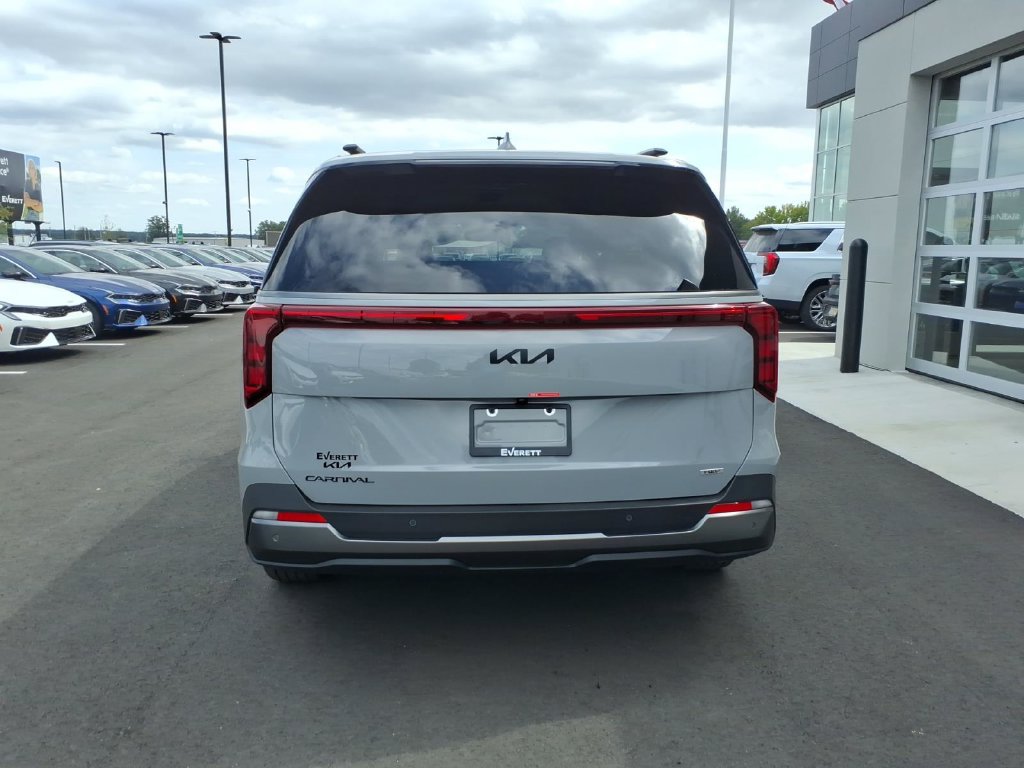 New 2027 Kia Carnival EX FWD image 5