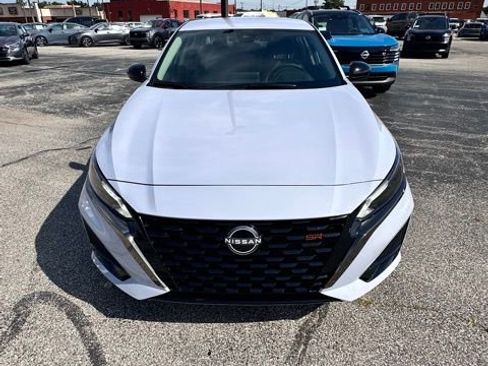 New 2025 Nissan Altima 2.5 SR image 2