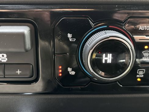 Used 2024 Chevrolet Silverado 1500 LT Trail Boss w/ Convenience Package II image 28