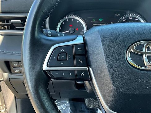 Used 2024 Toyota Highlander LE image 18