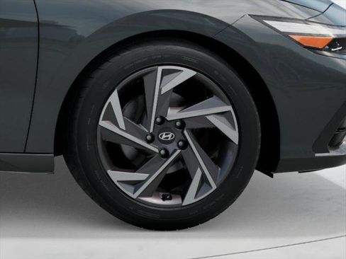 New 2025 Hyundai Elantra Limited image 8