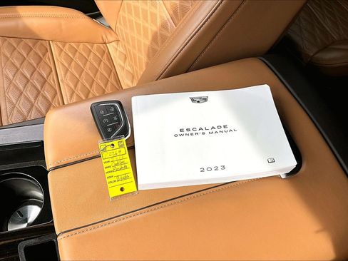 Used 2023 Cadillac Escalade Premium Luxury image 11