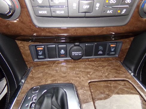 Used 2015 INFINITI QX80 4WD w/ Driver's Assistance Package image 54