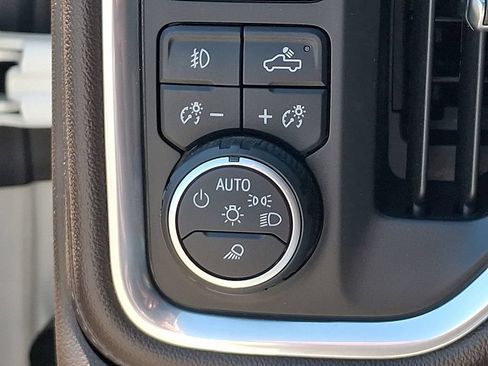 Used 2021 Chevrolet Silverado 1500 LTZ w/ LTZ Premium Package AWD/4WD image 25