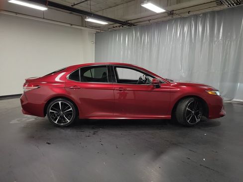 Used 2018 Toyota Camry XSE FWD image 9
