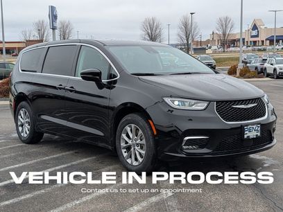 Used 2024 Chrysler Pacifica Touring-L