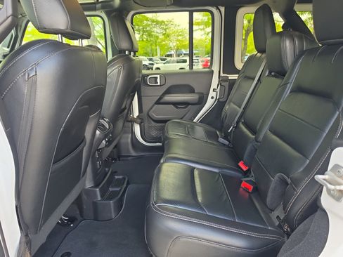 Used 2019 Jeep Wrangler Unlimited Sahara AWD/4WD image 28