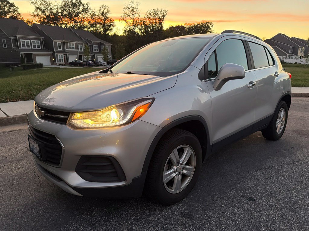 Used 2018 Chevrolet Trax LT w/ LT Convenience Package AWD/4WD image 1