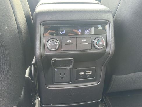 Used 2022 GMC Acadia SLE w/ Driver Convenience Package FWD image 29