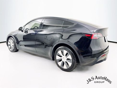 Used 2022 Tesla Model Y Long Range image 5