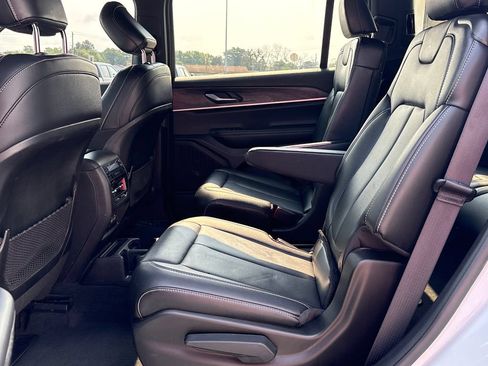 Used 2025 Jeep Grand Cherokee L Limited AWD/4WD image 10