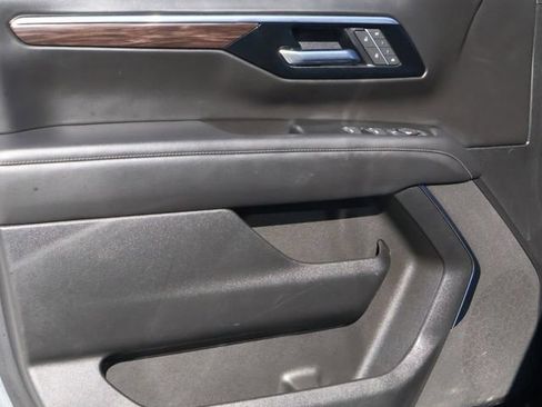 Used 2025 Chevrolet Tahoe Z71 AWD/4WD image 15