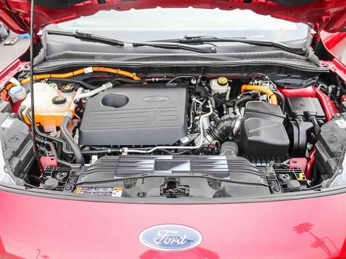 Used 2020 Ford Escape Titanium image 23