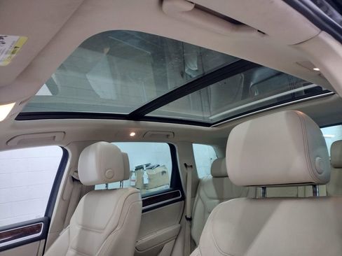 Used 2012 Volkswagen Touareg TDI image 28