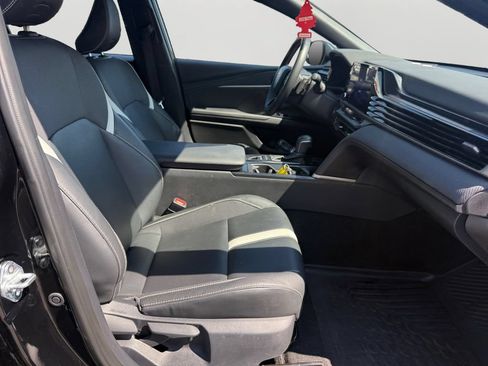 Used 2025 Toyota Camry SE FWD image 11