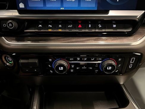 Certified 2023 Chevrolet Silverado 1500 LTZ AWD/4WD image 26