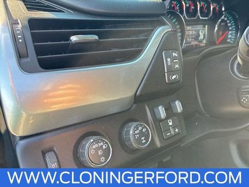 Used 2016 Chevrolet Suburban LT image 17