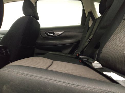 Used 2020 Nissan Rogue SV w/ Premium Package FWD image 18
