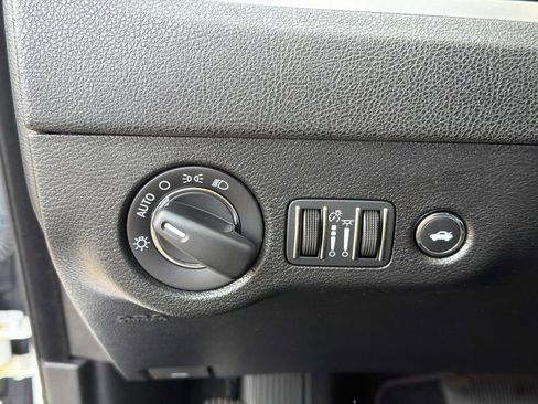 Used 2023 Chrysler 300 Touring w/ Sport Appearance Package image 24