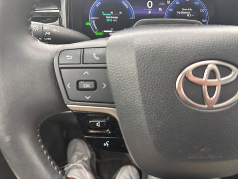 Used 2025 Toyota Camry XLE image 10