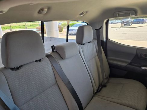 Used 2019 Toyota Tacoma SR5 AWD/4WD image 16