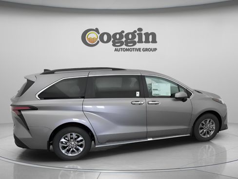New 2026 Toyota Sienna XLE image 20