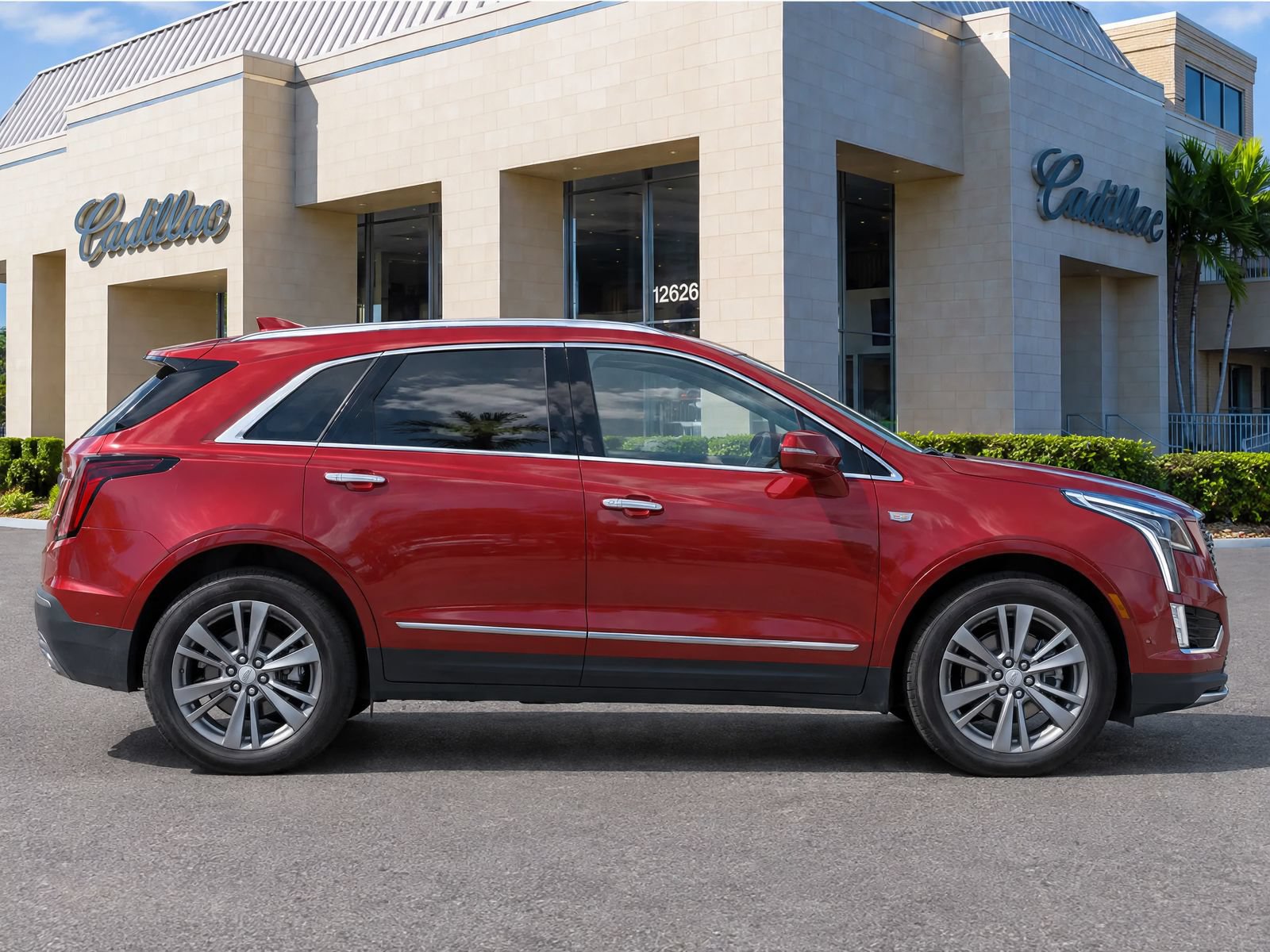 Used 2024 Cadillac XT5 Premium Luxury w/ Technology Package FWD image 8