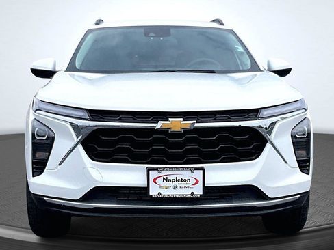 Used 2025 Chevrolet Trax LT image 3