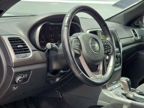 Used 2018 Jeep Grand Cherokee Laredo RWD image 7
