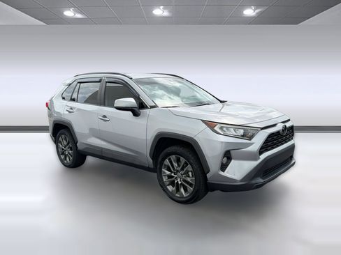 Used 2021 Toyota RAV4 XLE Premium FWD image 6