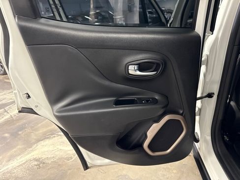 Used 2016 Jeep Renegade Limited image 21