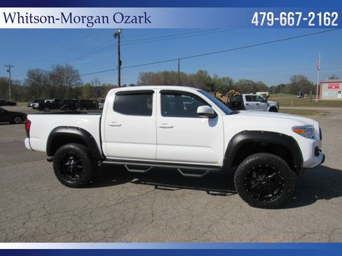 Used 2022 Toyota Tacoma SR image 19