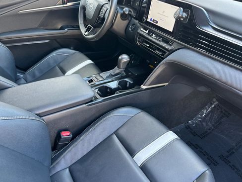 Used 2025 Toyota Camry SE FWD image 16