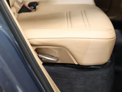 Used 2019 Porsche Cayenne E-Hybrid Sport Utility 4D image 82