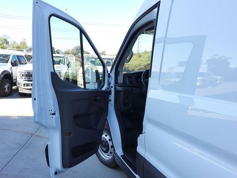 New 2026 Ford Transit 250 148 Medium Roof w/ Load Area Protection Package RWD image 5