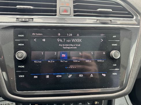 Used 2021 Volkswagen Tiguan SE R-Line image 16