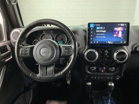Used 2016 Jeep Wrangler Unlimited Sahara w/ Connectivity Group AWD/4WD image 8