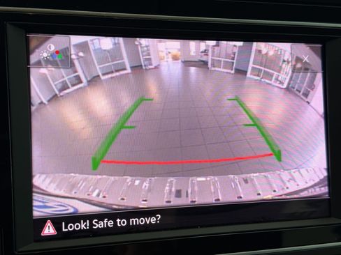 Used 2019 Volkswagen Tiguan S FWD image 17
