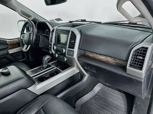 Used 2019 Ford F150 Lariat w/ Equipment Group 502A Luxury AWD/4WD image 31
