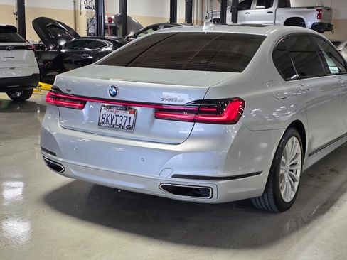 Used 2020 BMW 745e xDrive AWD/4WD image 11