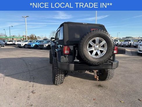Used 2017 Jeep Wrangler Unlimited Sahara w/ Connectivity Group image 9