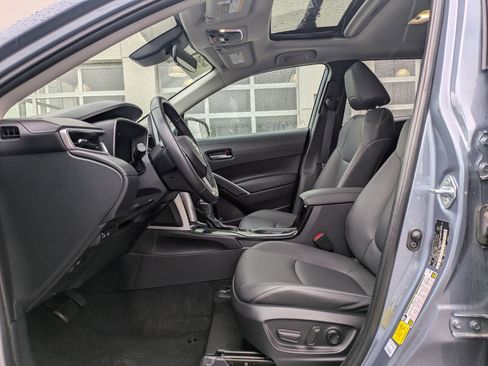 Used 2022 Toyota Corolla Cross XLE w/ Convenience Package AWD/4WD image 18