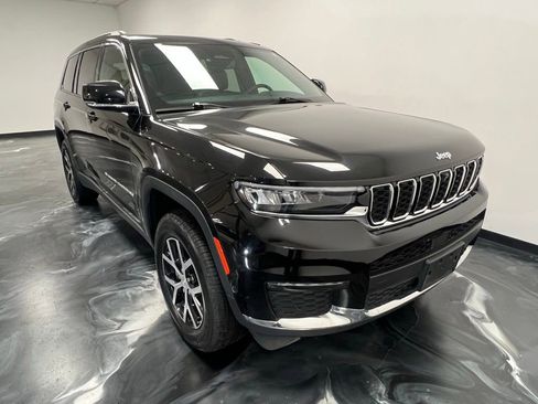 Used 2024 Jeep Grand Cherokee L Limited w/ Luxury Tech Group II image 19