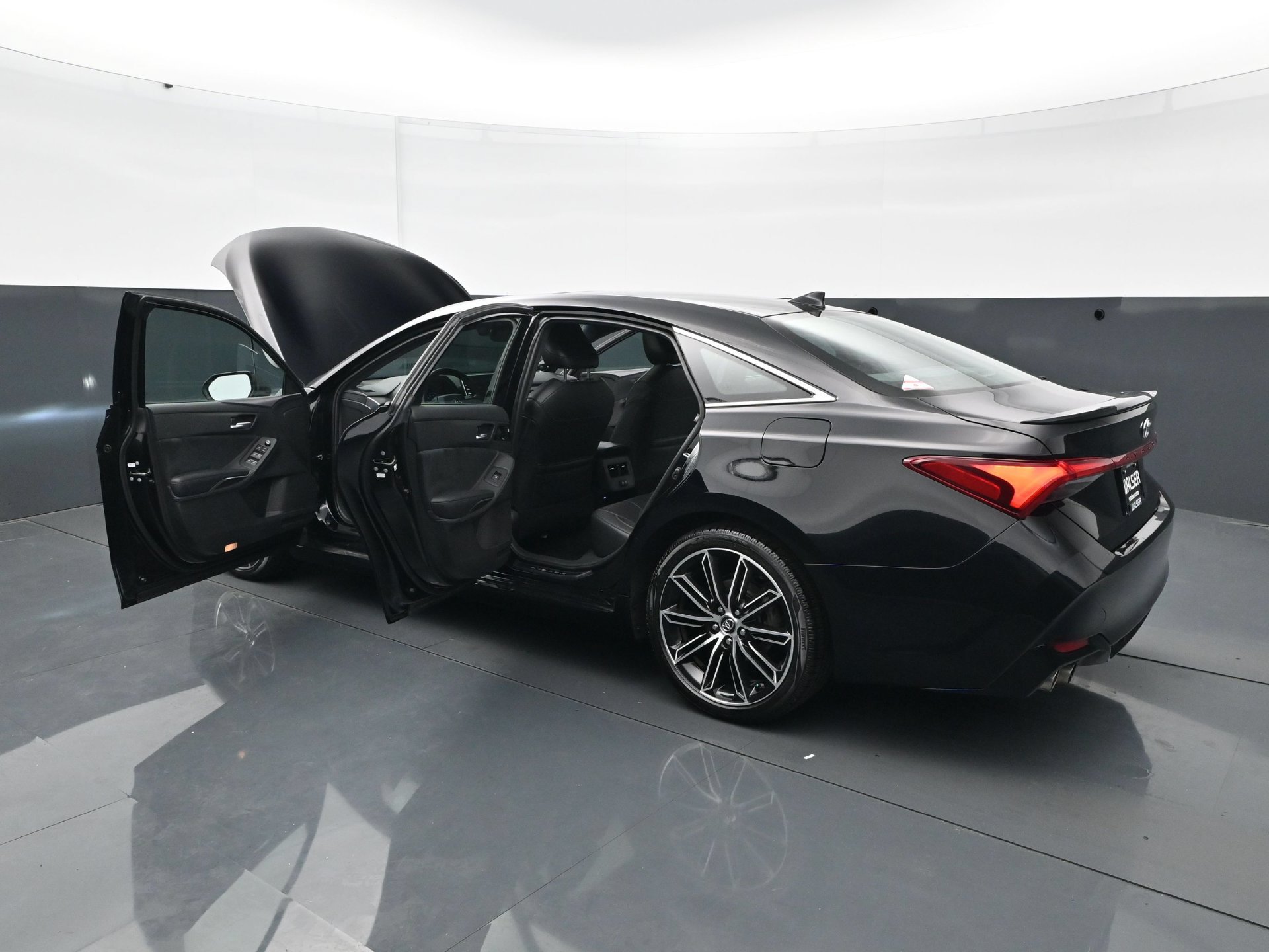 Used 2019 Toyota Avalon XSE FWD image 31