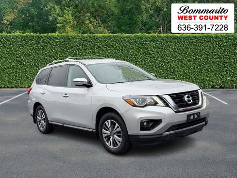 Used 2020 Nissan Pathfinder SV image 1
