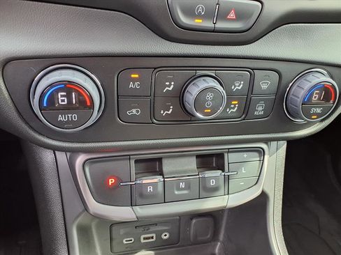 Used 2022 GMC Terrain AT4 w/ Infotainment Package II image 8