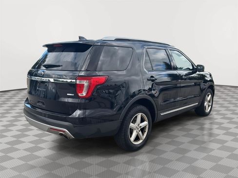 Used 2017 Ford Explorer XLT w/ Equipment Group 202A AWD/4WD image 24