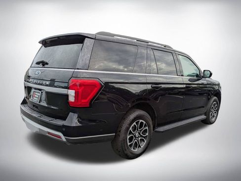 Used 2024 Ford Expedition XLT RWD image 4