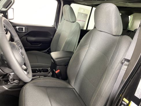 Used 2025 Jeep Wrangler Willys image 15